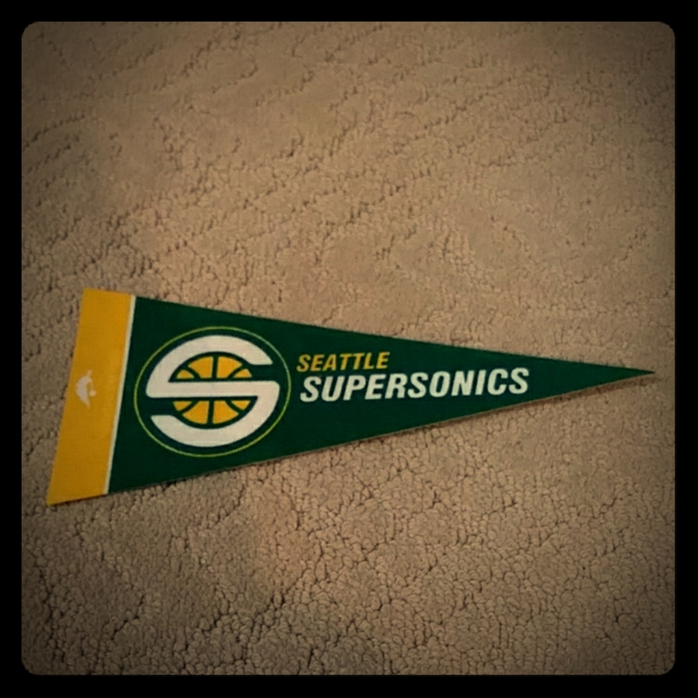 Seattle Sounders NBA pennant 4" X 9"